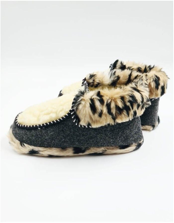 Naturaalsest villast sussed "Wild Leopard"
