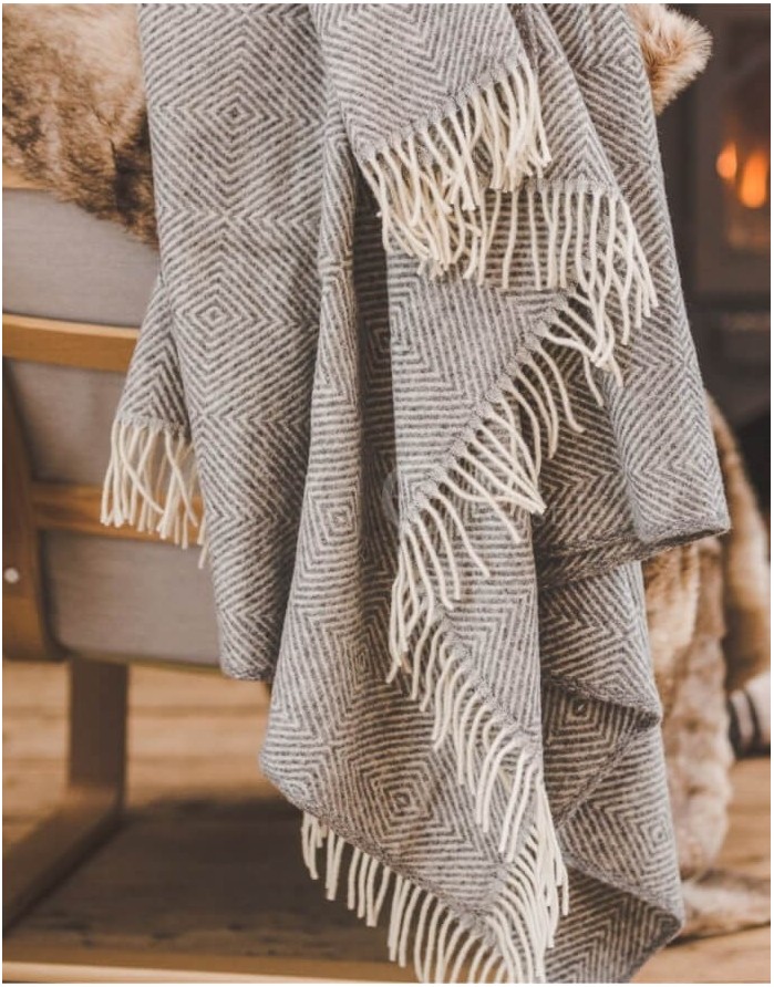 Natural wool plaid "Rombeliai"