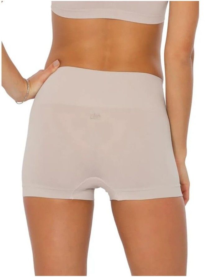 Aluspükste vormimine Short "Emana"