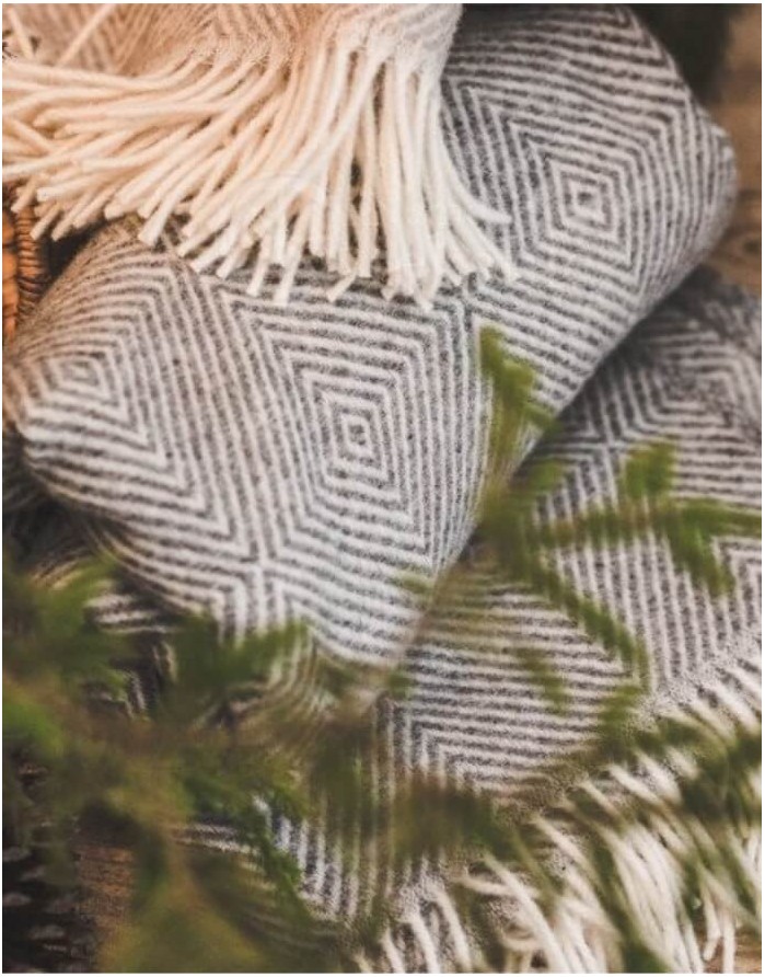 Natural wool plaid "Rombeliai"