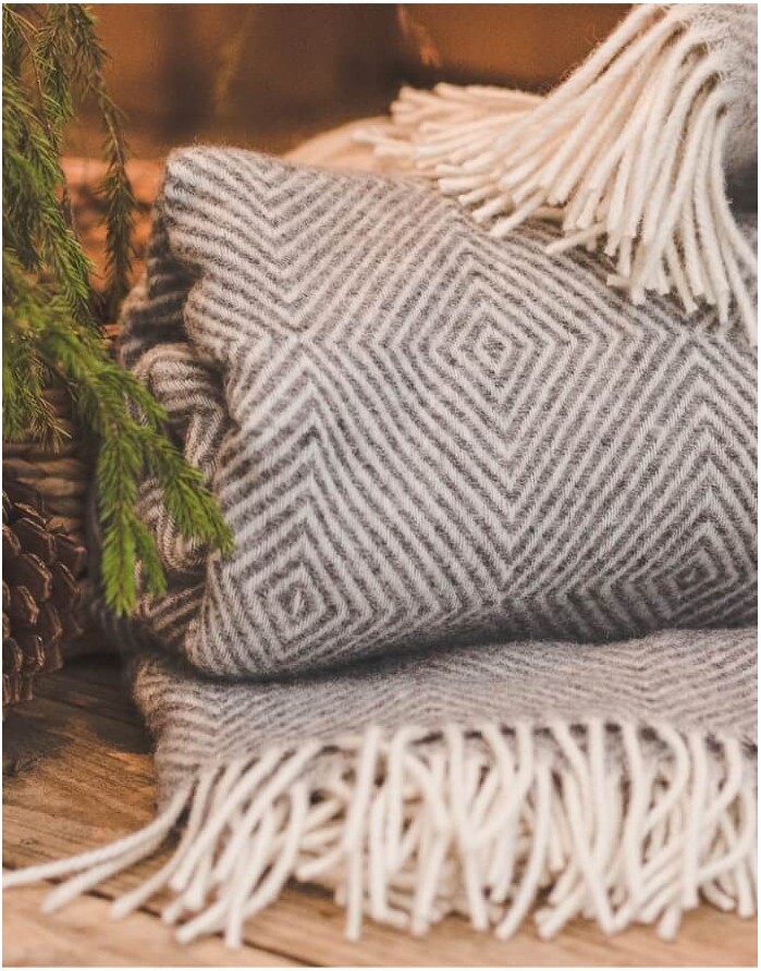 Natural wool plaid "Rombeliai"